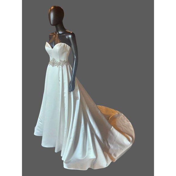 NWOT Ivory Satin A-Line Sweetheart Wedding Gown - Casablanca - Picture 3 of 11
